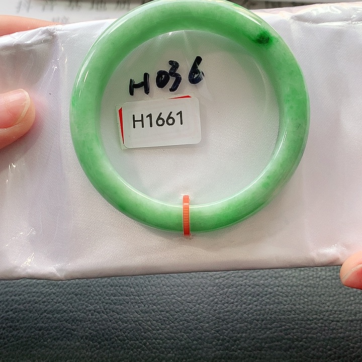 翡翠手镯未镶嵌天然翡翠手镯