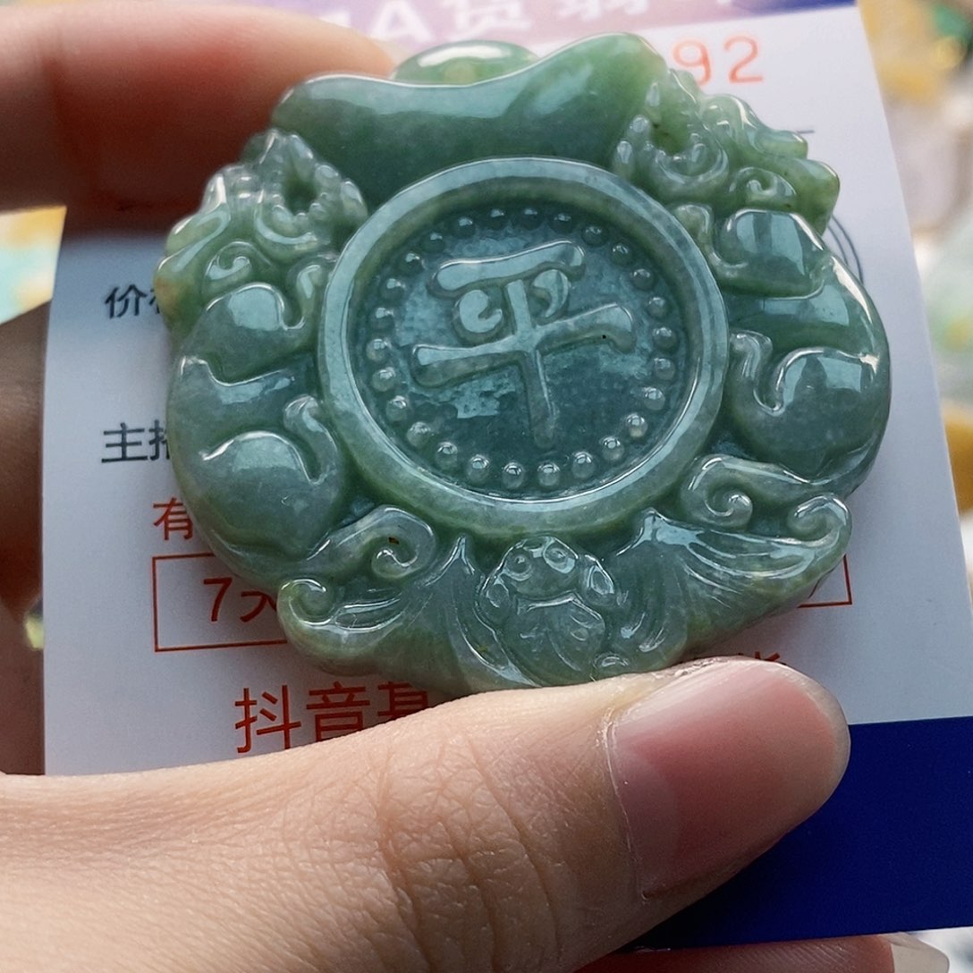 吊坠(不含链)未镶嵌翡翠