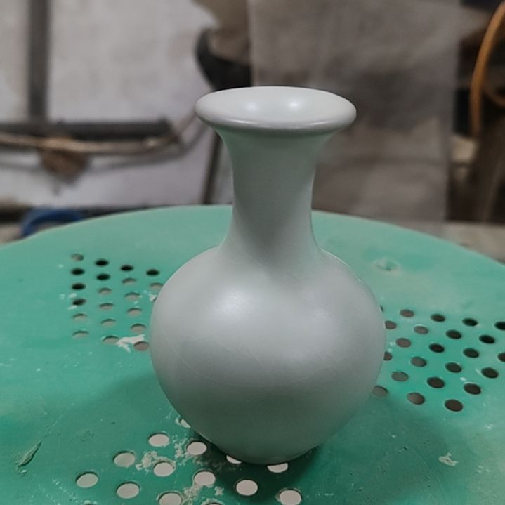 官瓷天青釉小花瓶