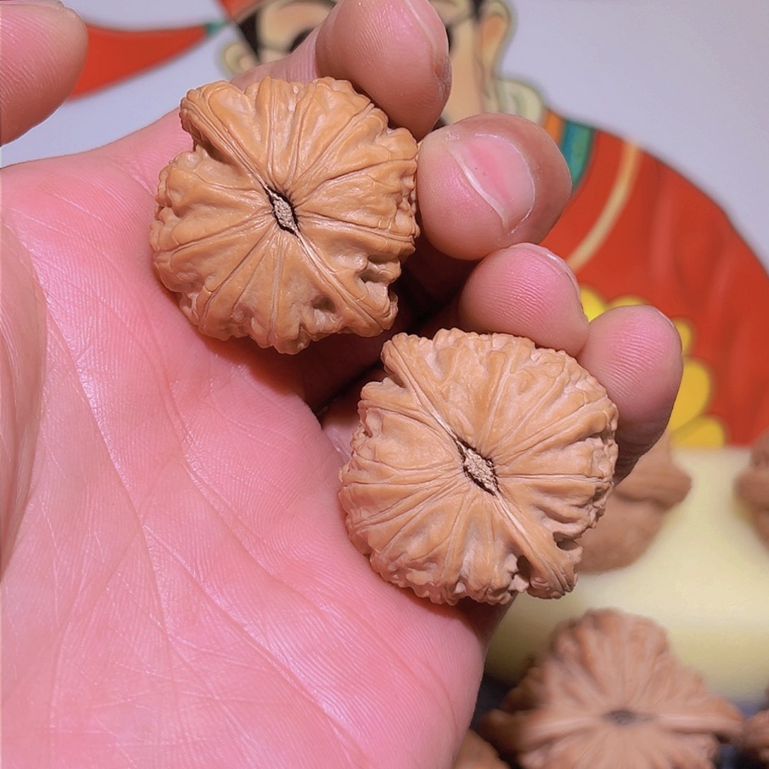 文玩核桃吊坠?白狮子35