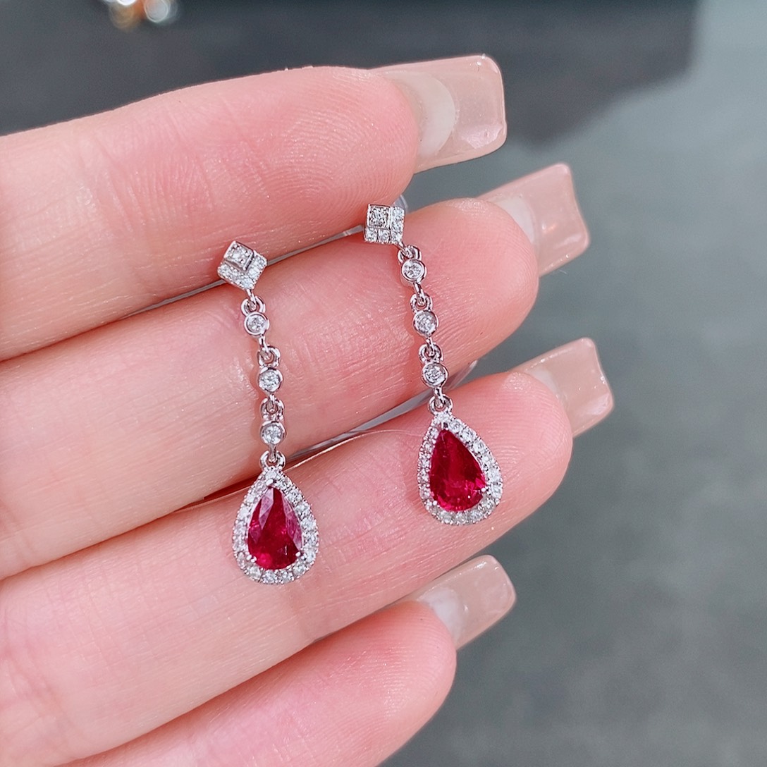红宝石耳饰18K金镶嵌0.9ct