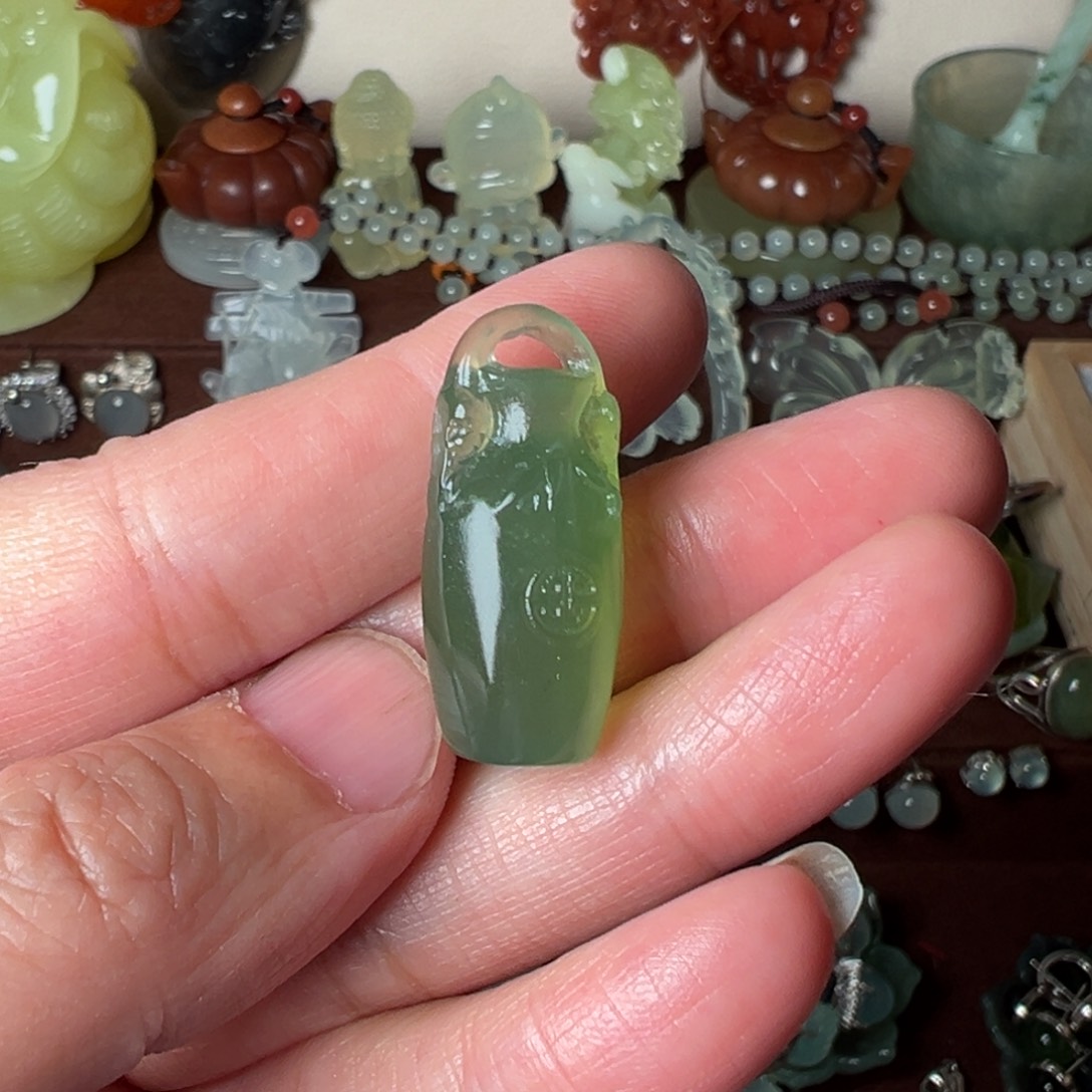 蛇纹石玉吊坠(赠链)未镶嵌