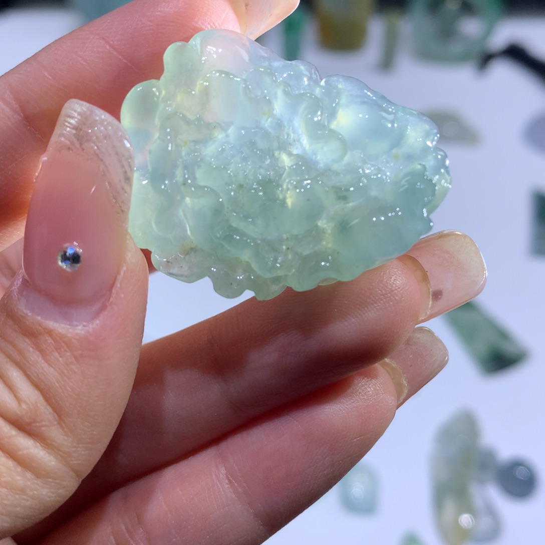 翡翠颈饰未镶嵌牡丹花