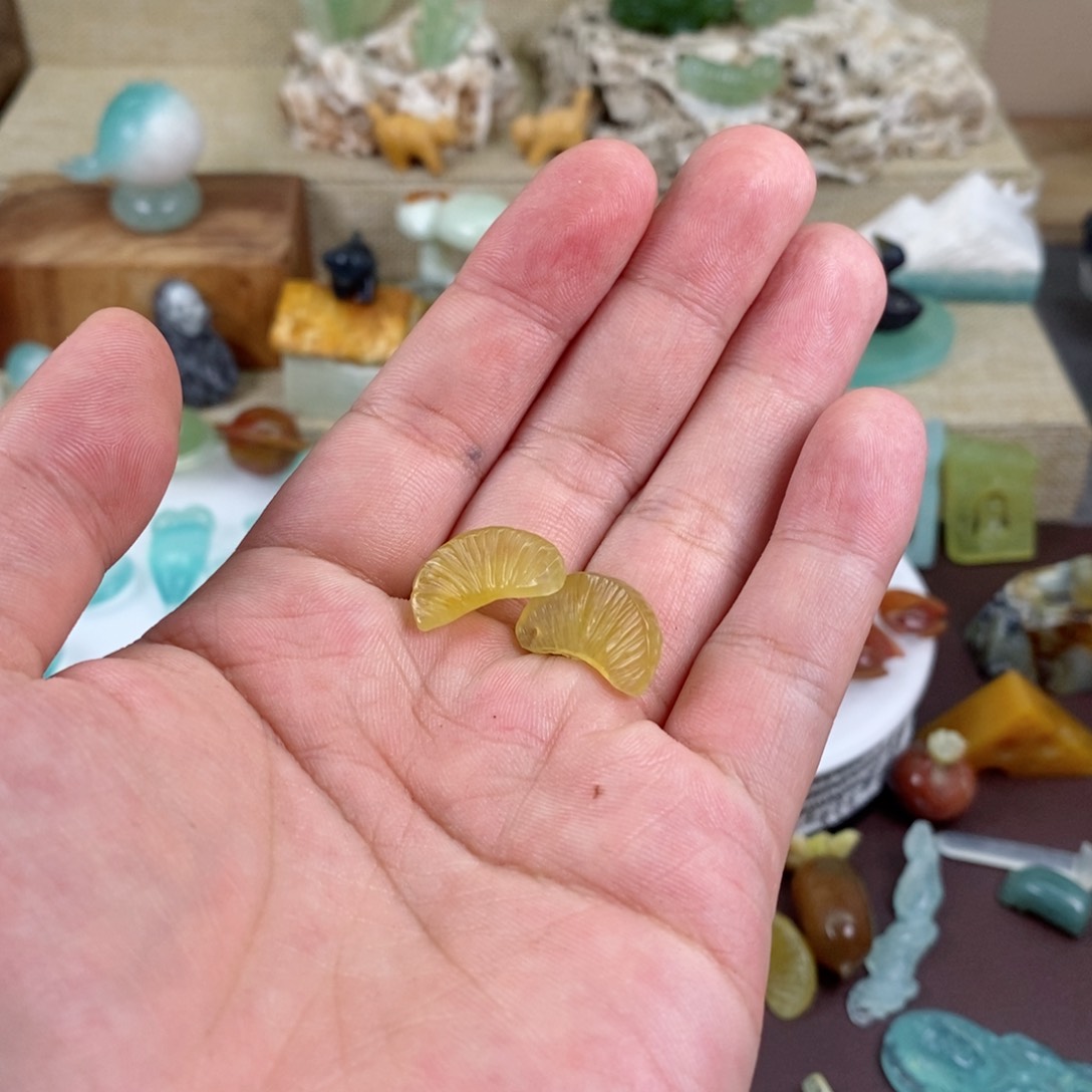 蛇纹石玉颈饰合金朝****共