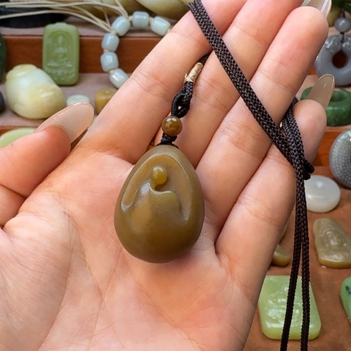 和田玉未镶嵌颈饰