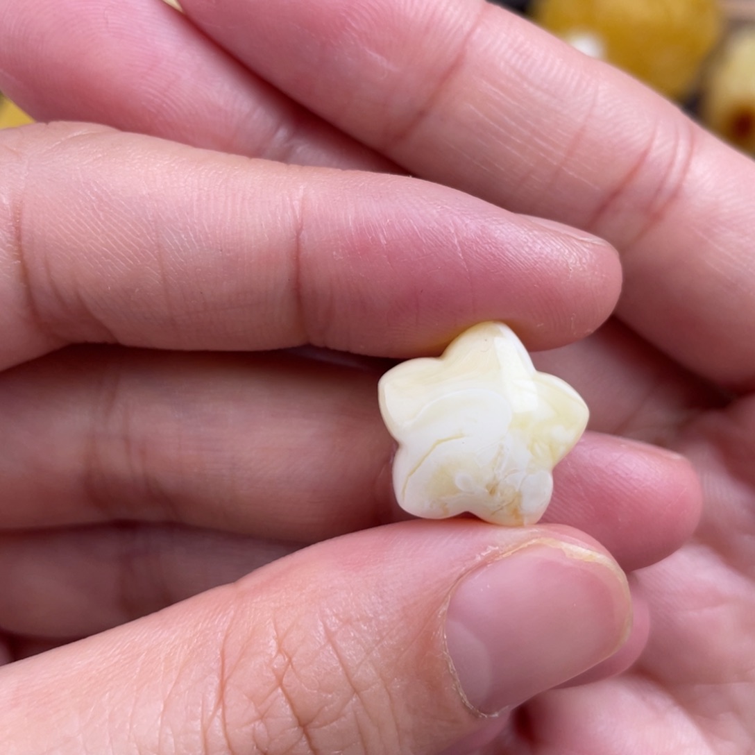 琥珀裸石未镶嵌蜜蜡