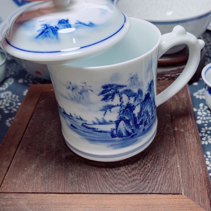 青花玲珑手绘山水办公杯