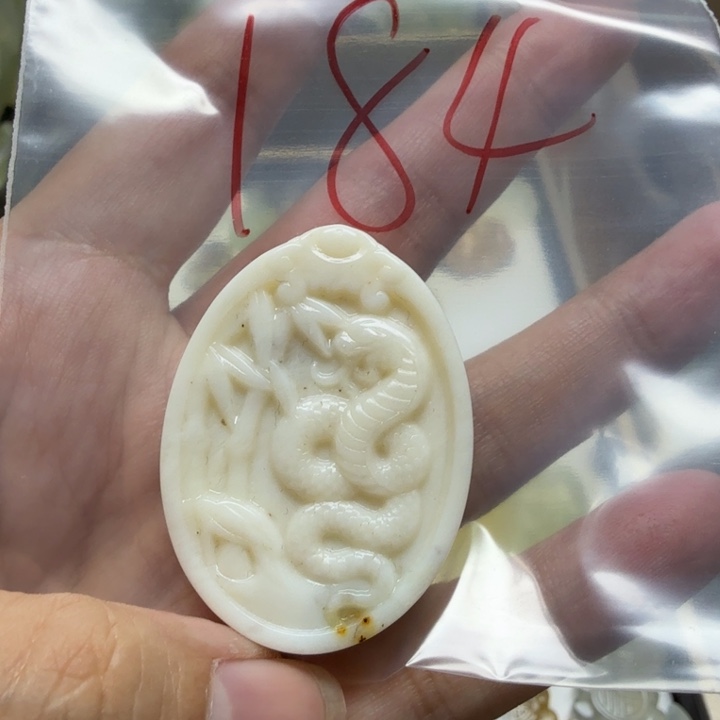 透闪石-蛇纹石玉吊坠未镶嵌