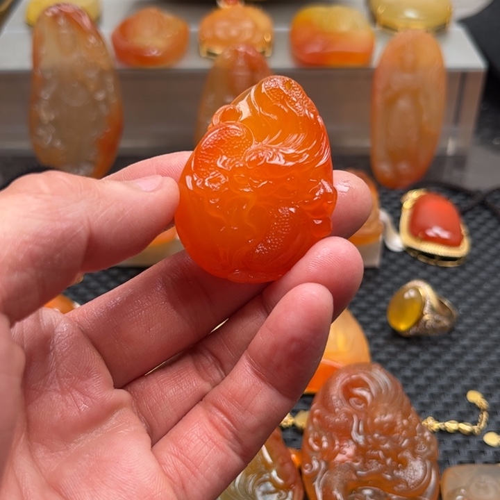 石英质玉颈饰未镶嵌柚*