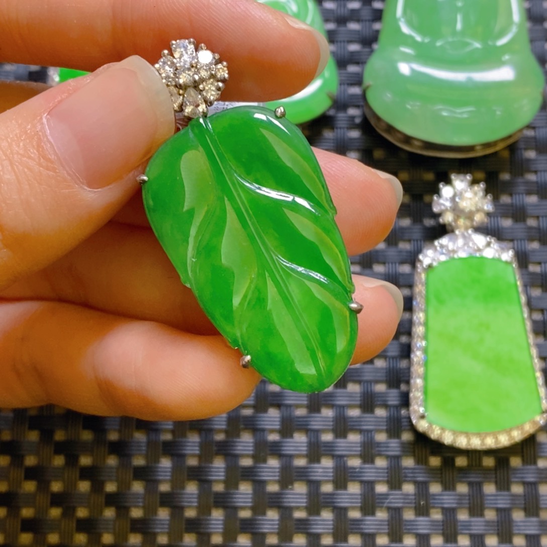 翡翠颈饰银S925镶嵌吊坠