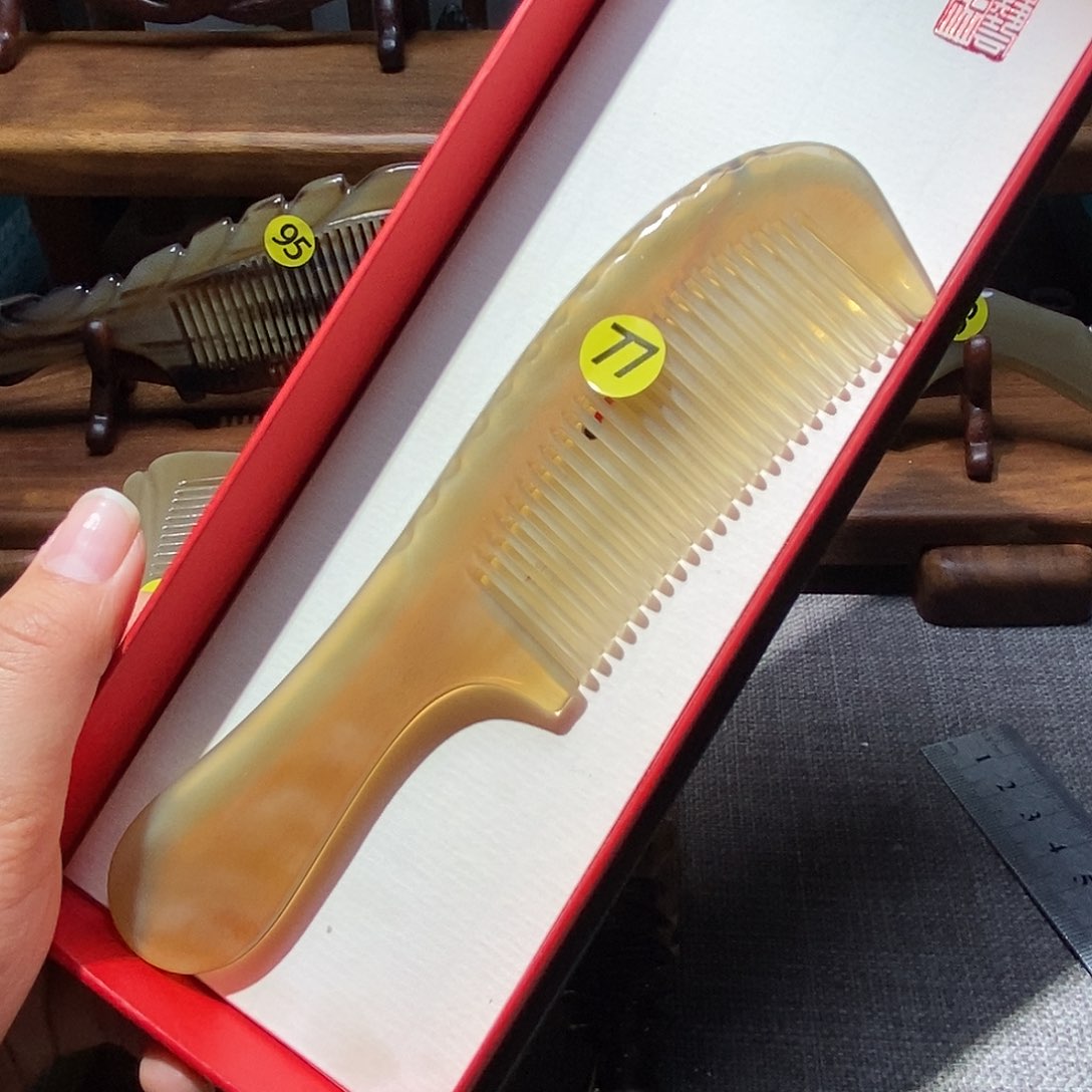 77 枫叶牛角梳牛角梳