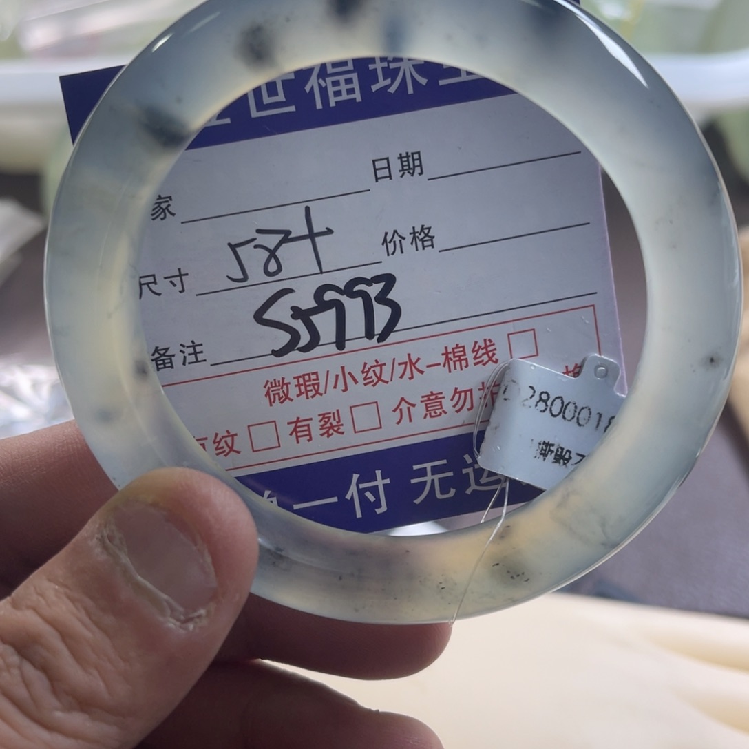 蛇纹石玉颈饰未镶嵌是**呀