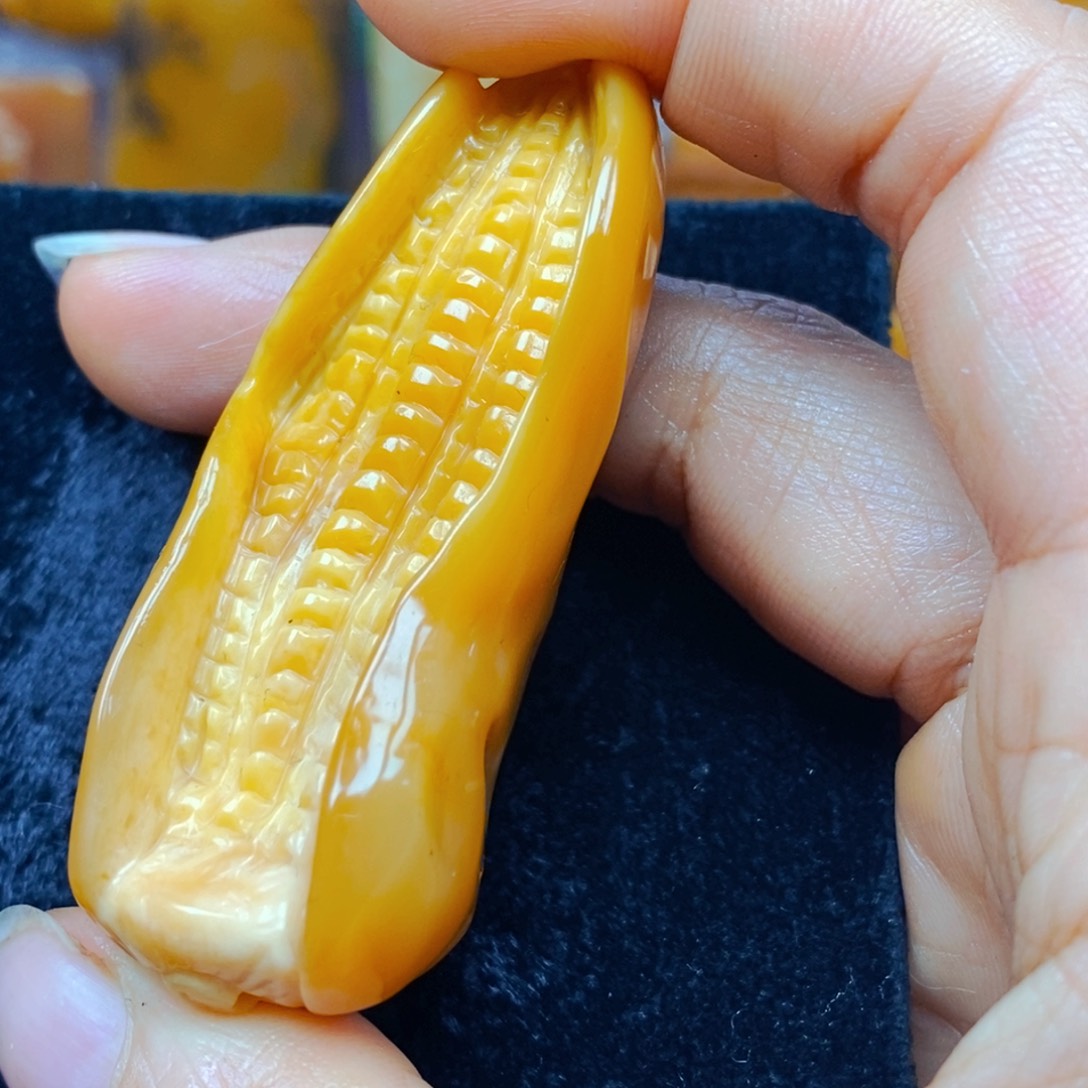 未镶嵌石英质玉（黄龙玉）颈饰