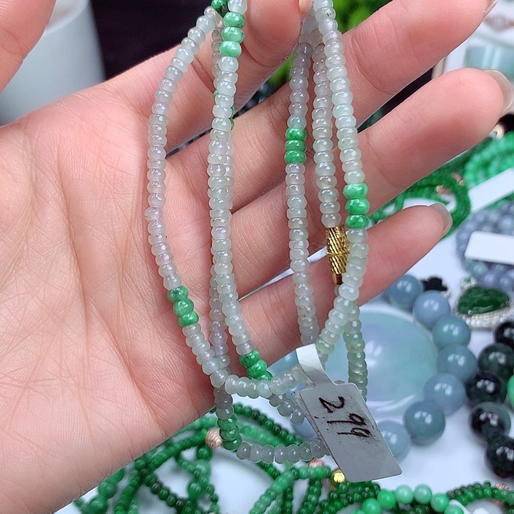 翡翠颈饰未镶嵌项链