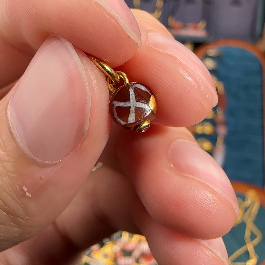 玛瑙/玉髓侧挂足金镶嵌