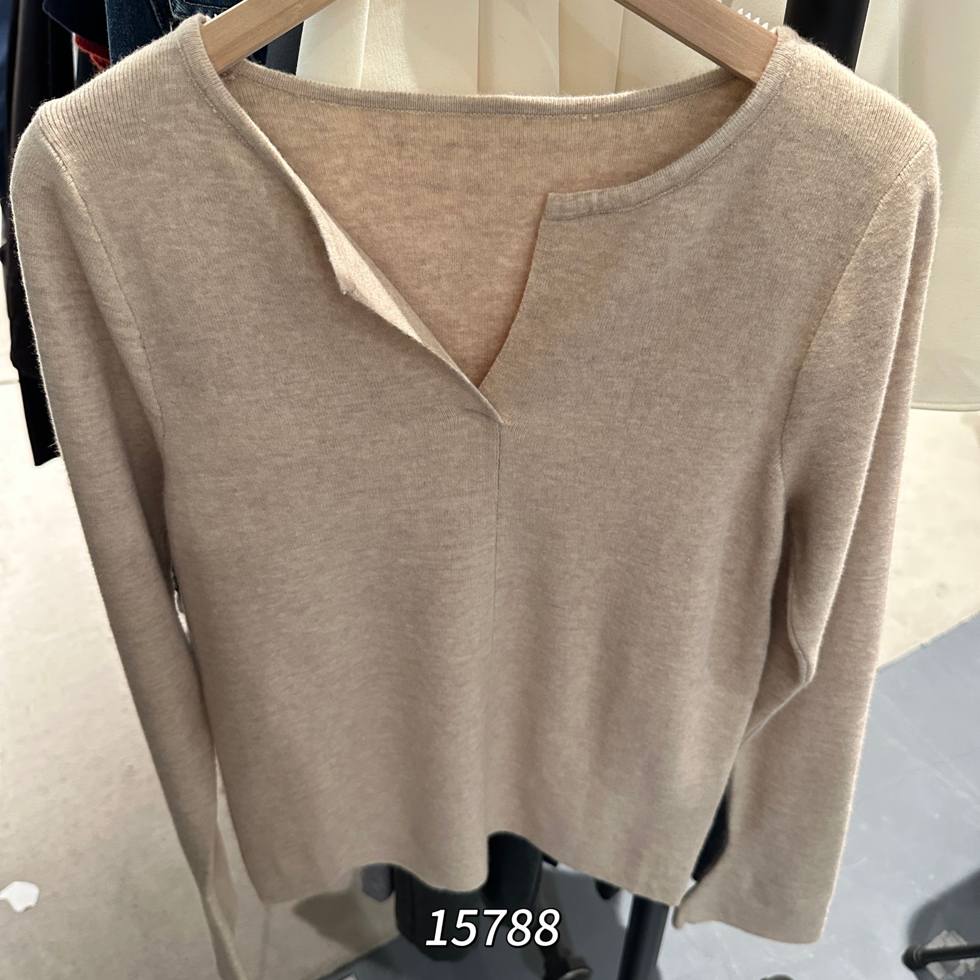15788（部分无水洗唛，介意慎拍）WANGDAN新款剪刀净版针织长袖