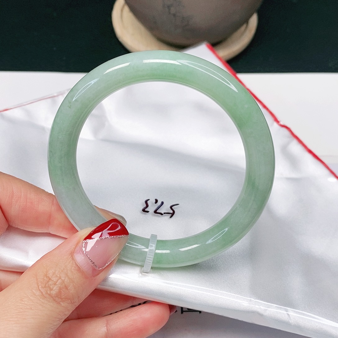 【闪购商品】翡翠手镯未镶嵌圆