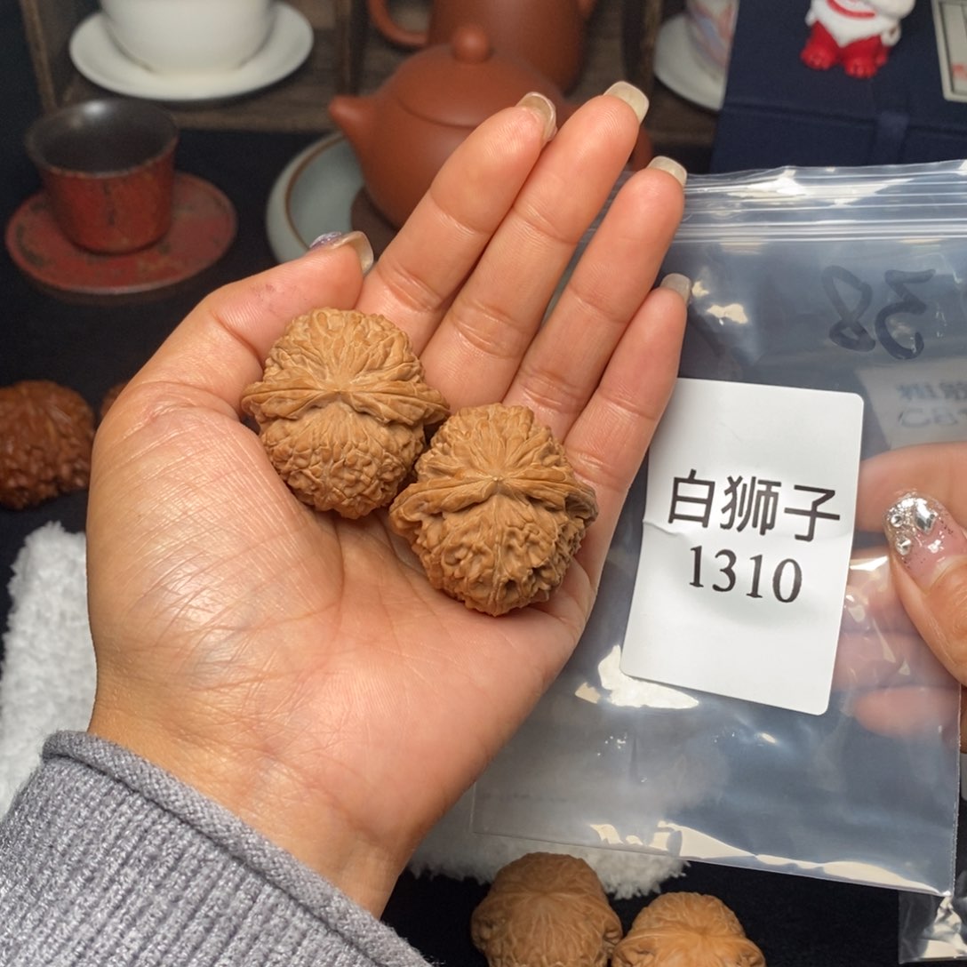 文玩核桃吊坠白狮子38全