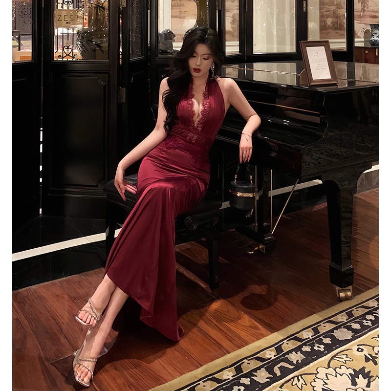 536纯欲性感挂脖连衣裙女2024夏季新款宴会收腰缎面礼服长裙3710