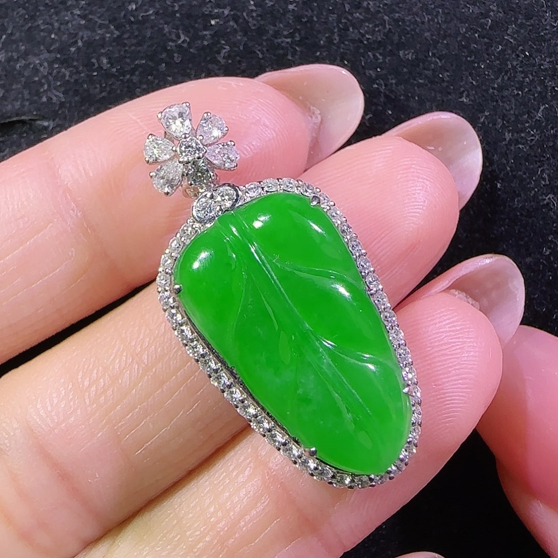 翡翠18K金镶嵌颈饰