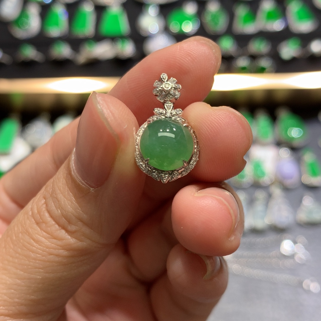 翡翠吊坠(不含链)18K金镶嵌