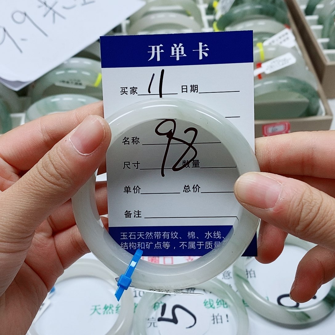 未镶嵌手镯石英质玉天山11