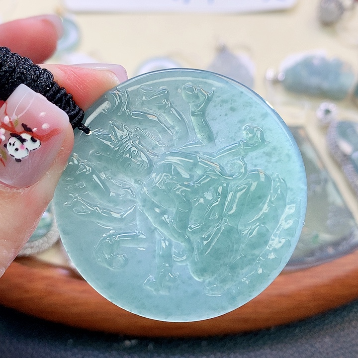 翡翠颈饰未镶嵌翡翠