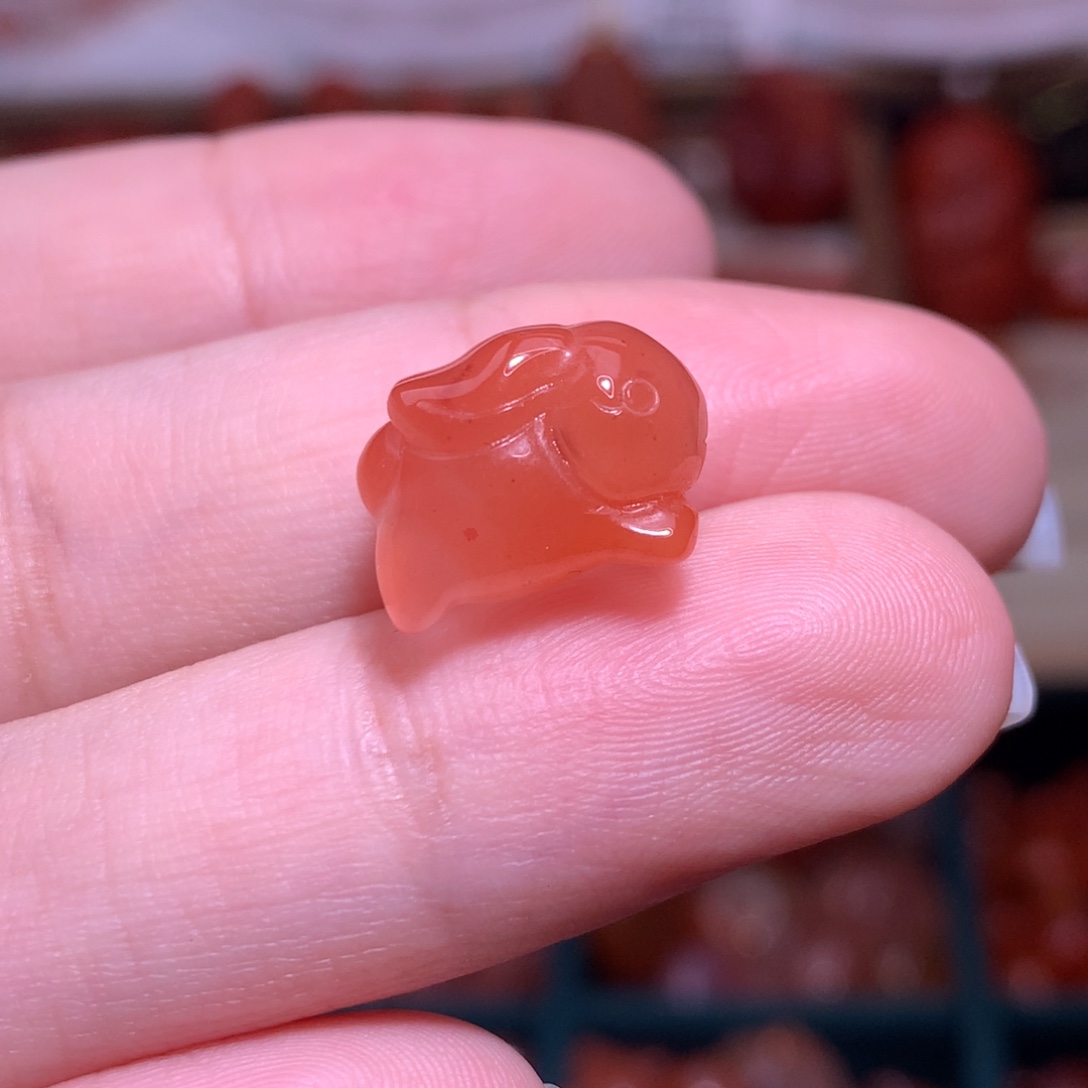 南红玛瑙未镶嵌珠宝半成品小兔子