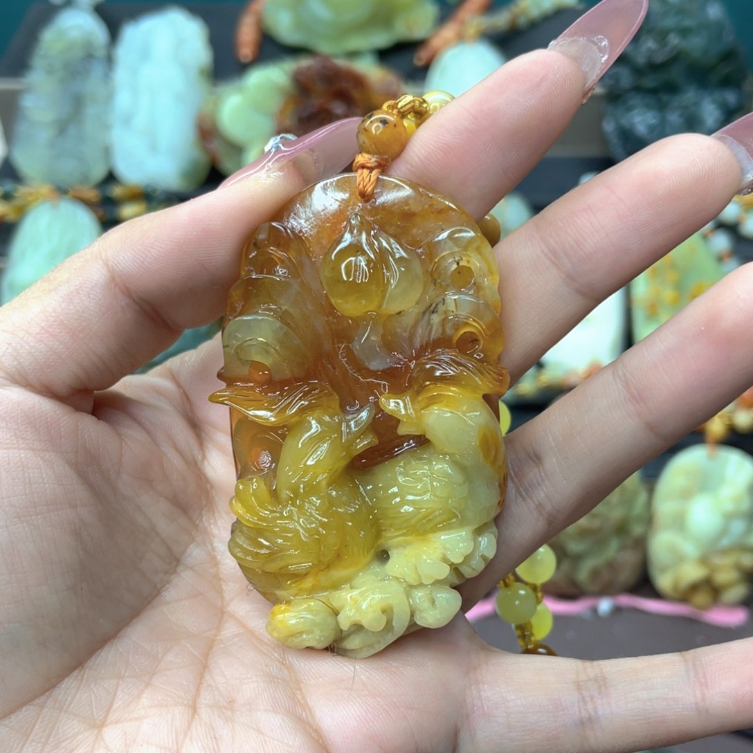 蛇纹石玉颈饰未镶嵌