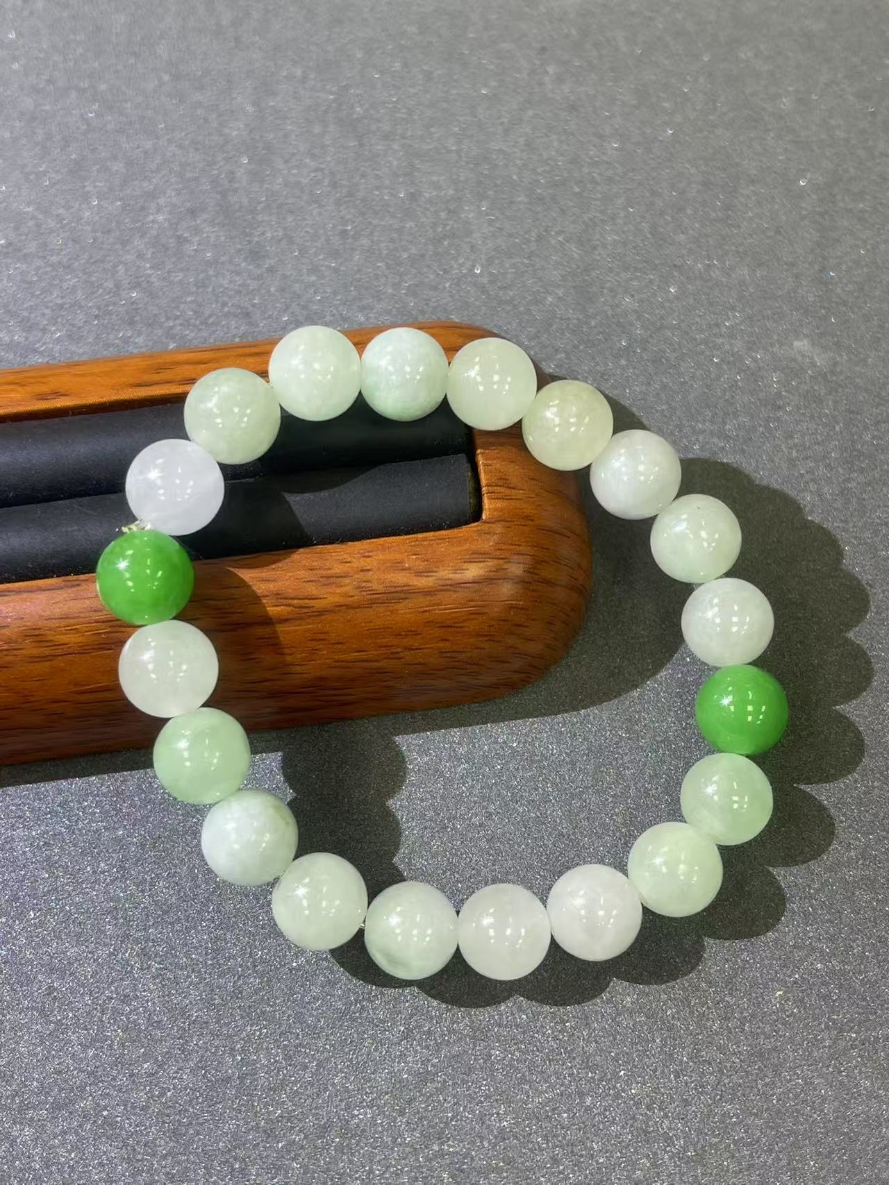 s6242绿色隔珠手串多样发