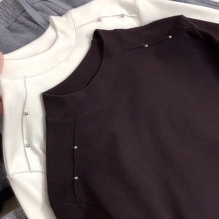 宝衣家  冬款磨绒加厚柔软百搭铆钉立领打底衫