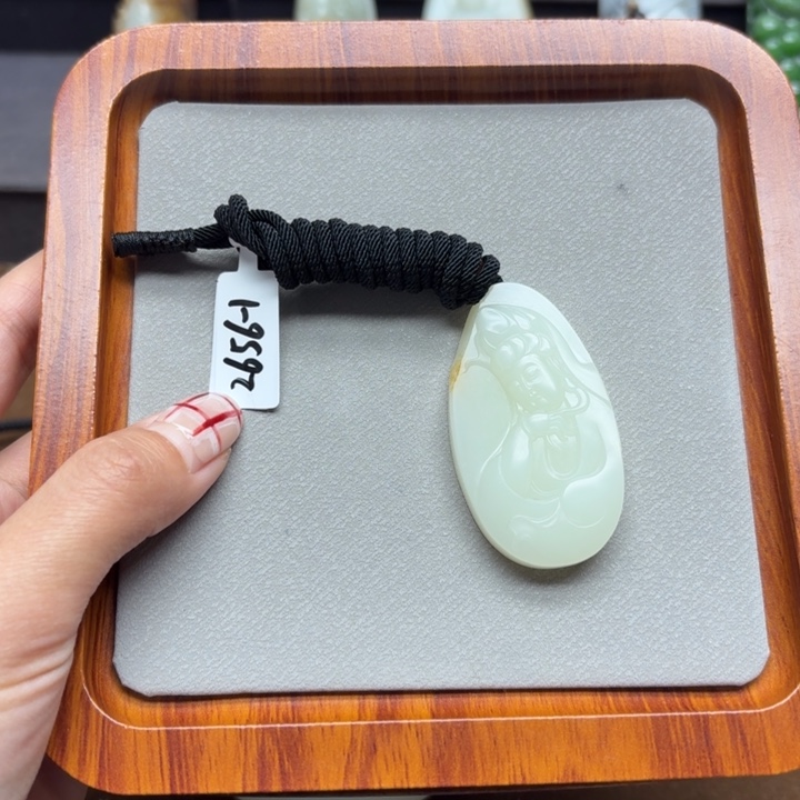 心***聊和田玉未镶嵌颈饰