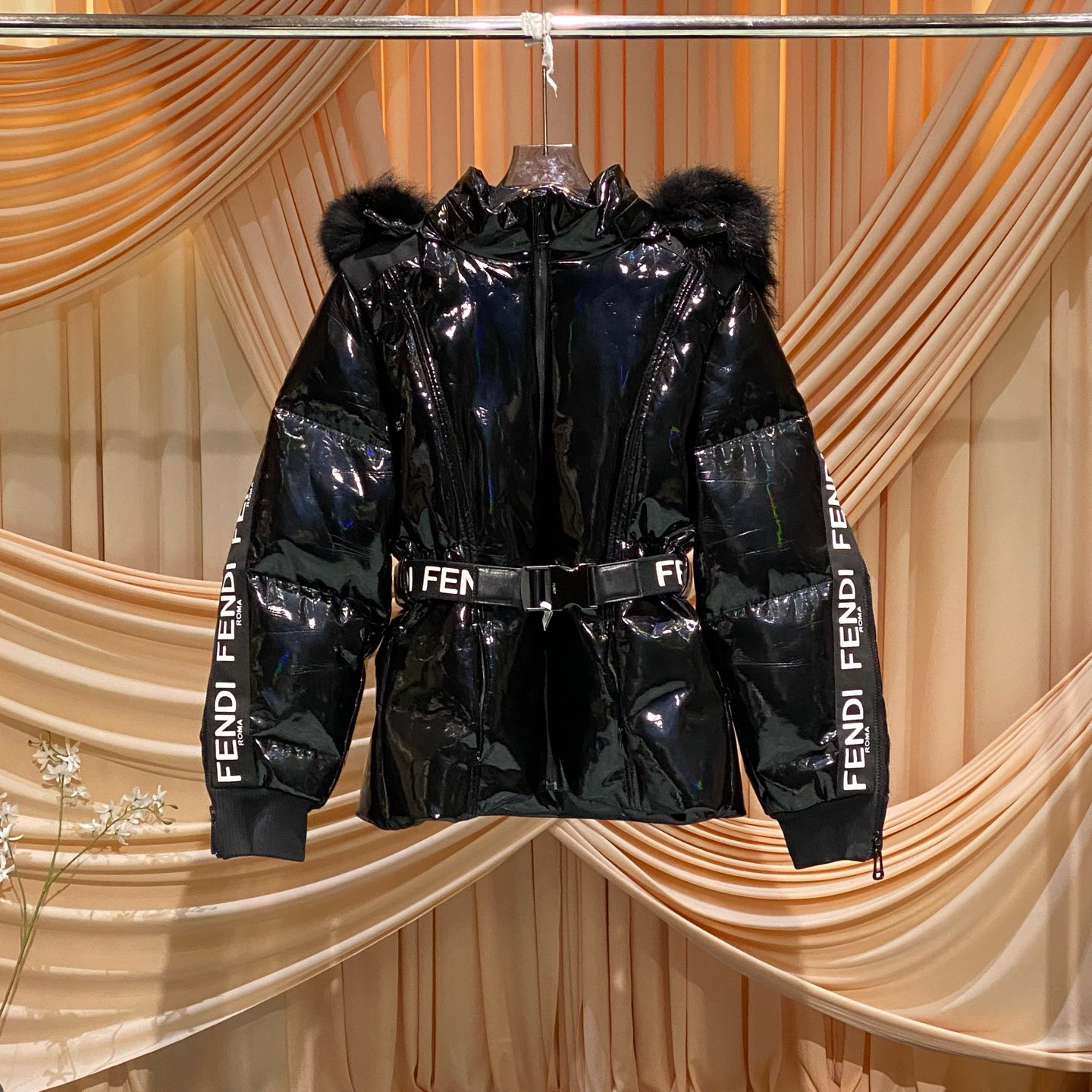 99新 FENDI/芬迪 滑雪线黑色腰带毛领羽绒服/40码 大码/38781