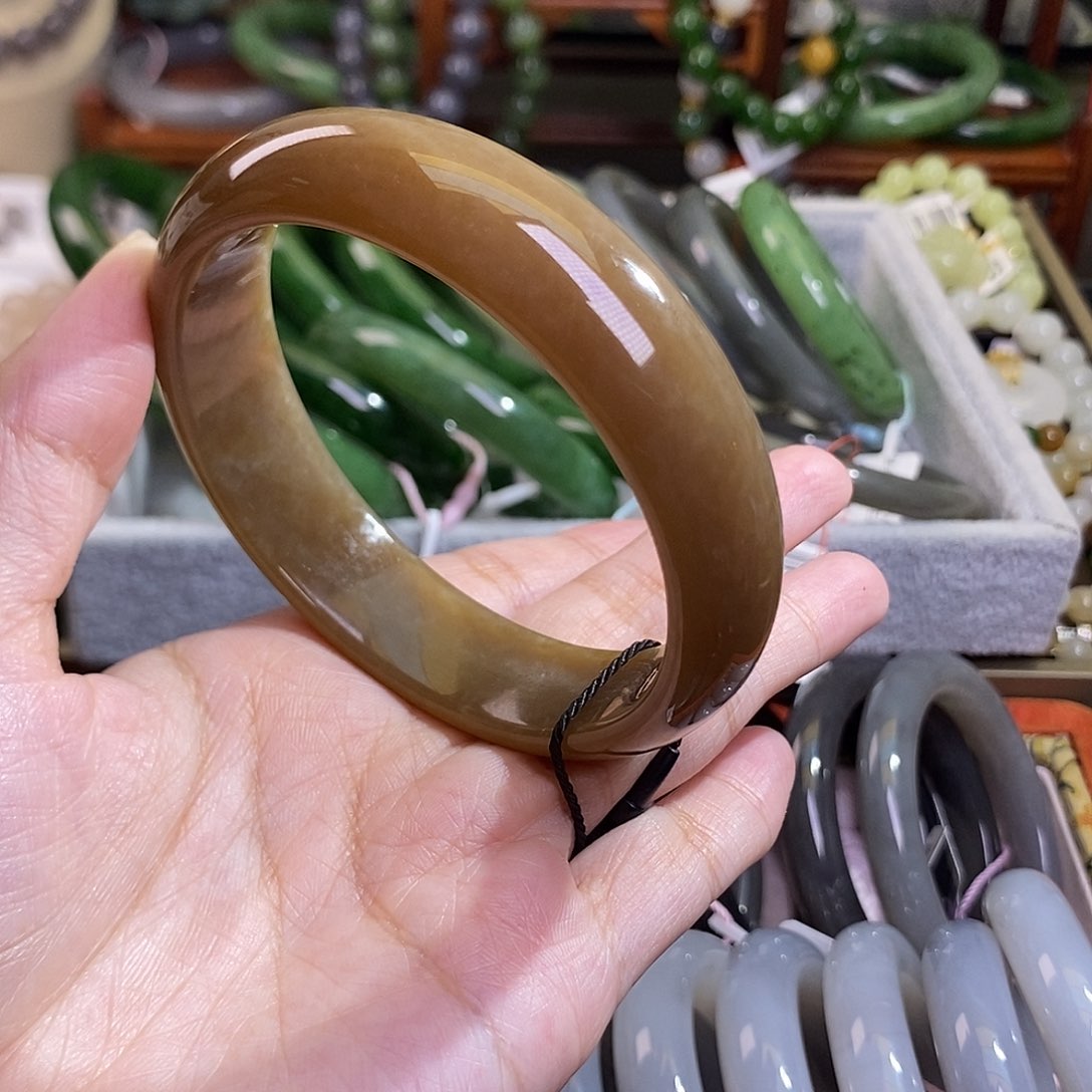 和田玉60.5新疆且末糖轮胎福利手镯未镶嵌