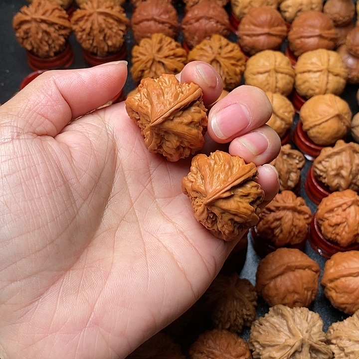 文***者文玩核桃吊坠鹰嘴