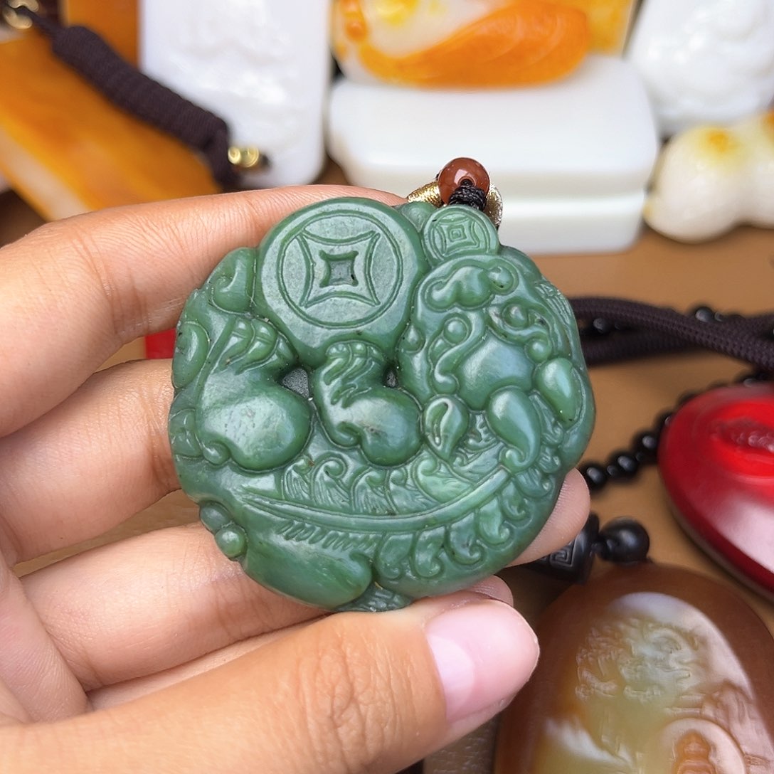 和田玉颈饰未镶嵌舞*