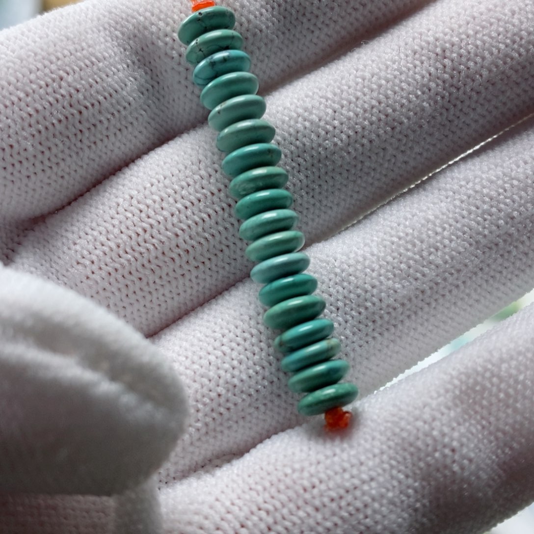 绿松石颈饰未镶嵌