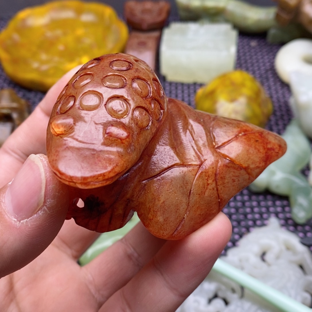 蛇纹石玉颈饰未镶嵌