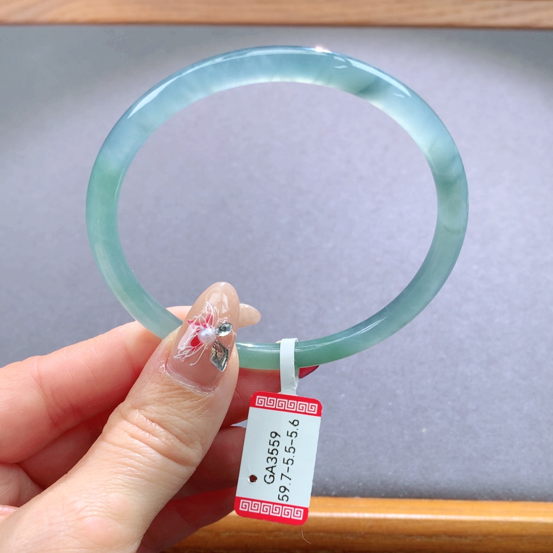 翡翠手镯未镶嵌天然翡翠手镯