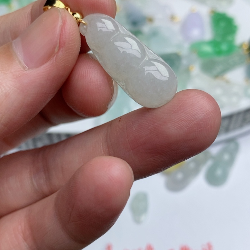 【闪购商品】翡翠吊坠(不含链)未镶嵌豆子