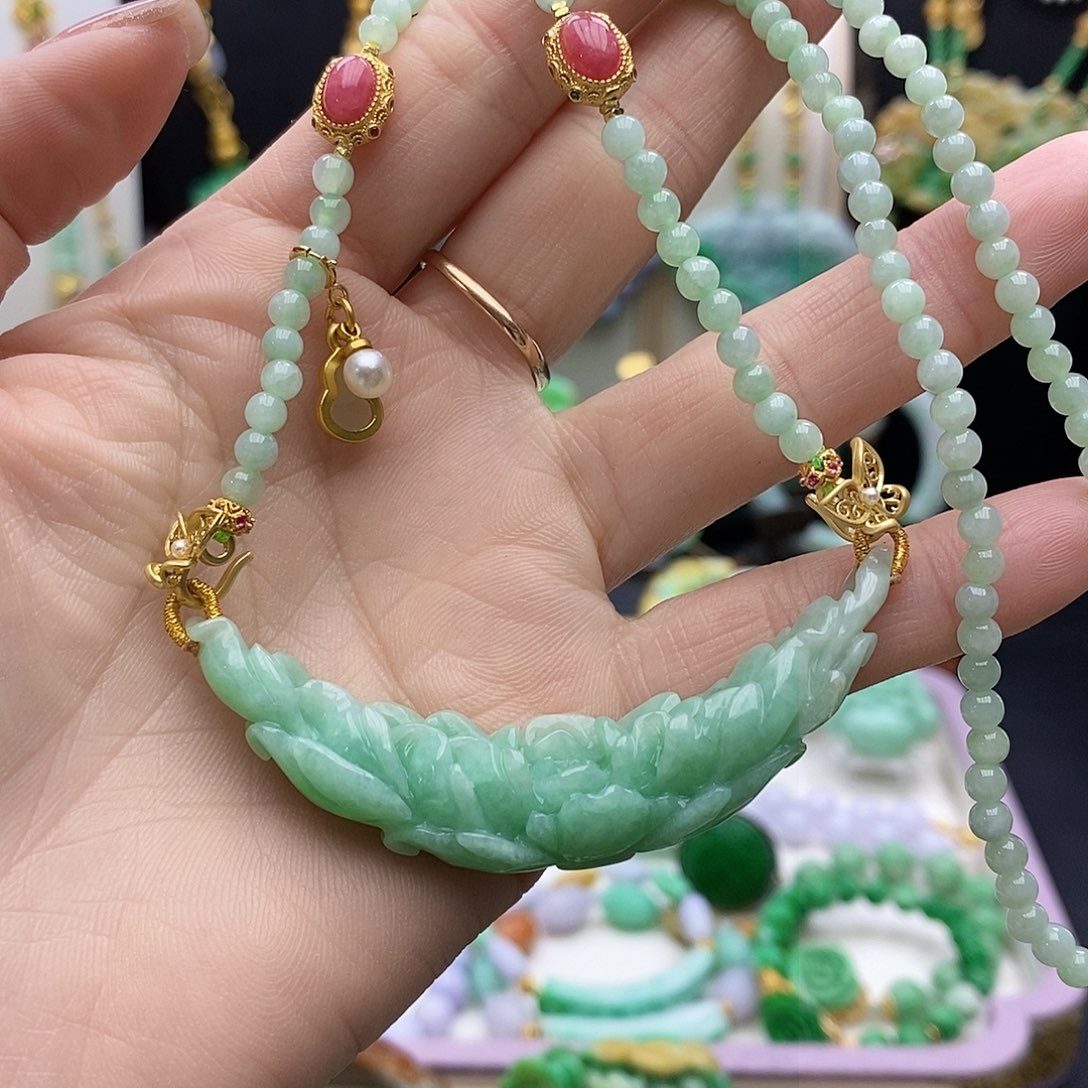 翡翠颈饰未镶嵌天然