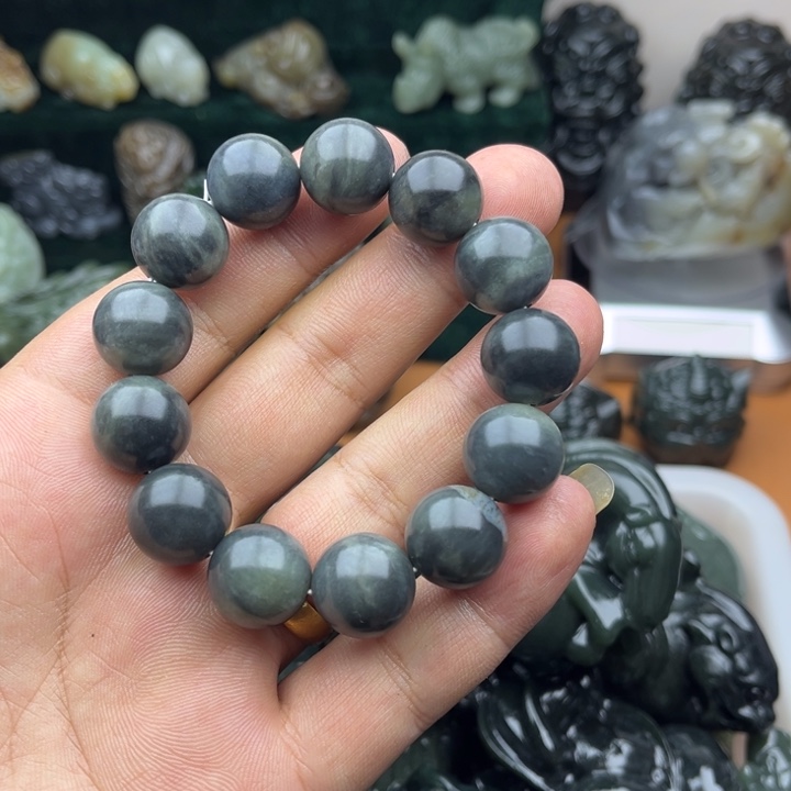 和田玉未镶嵌把件