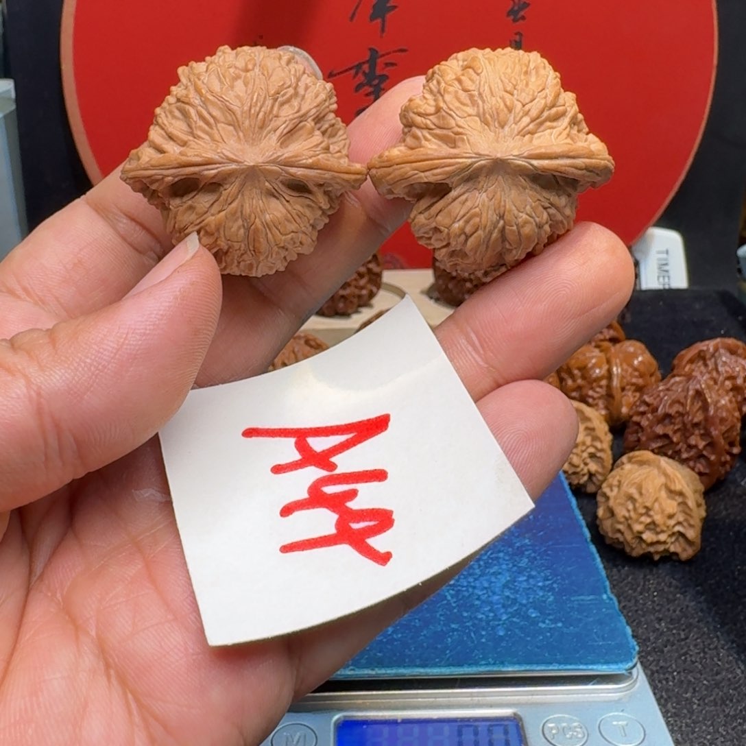 文玩核桃把件39红地闷老磨盘