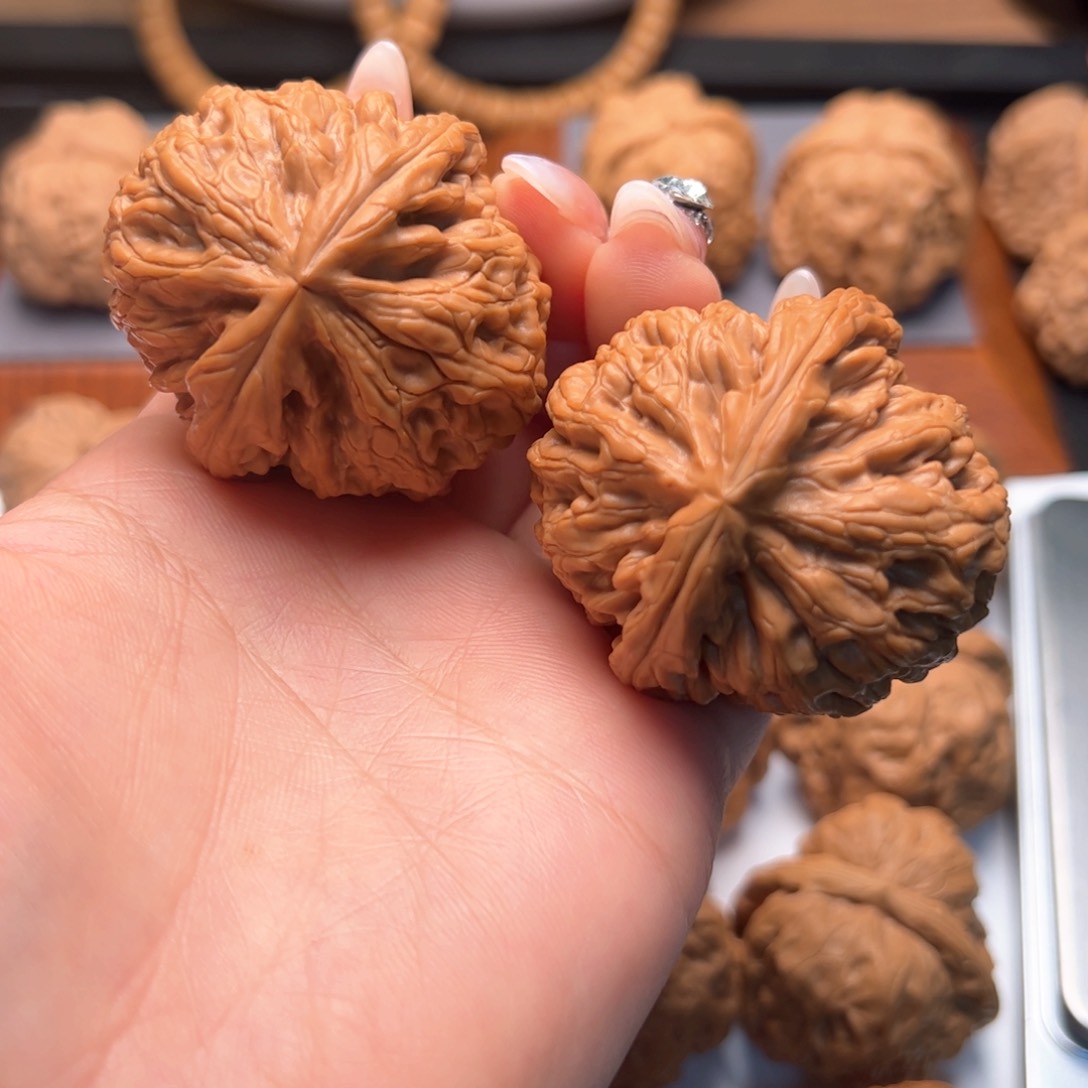 文玩核桃把件红锦鲤45