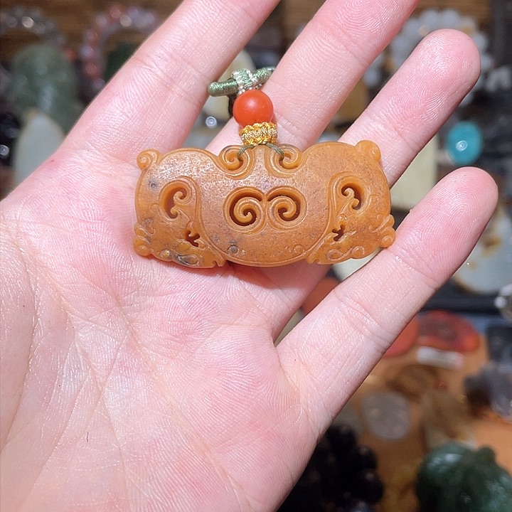 颈饰未镶嵌和田玉吊坠