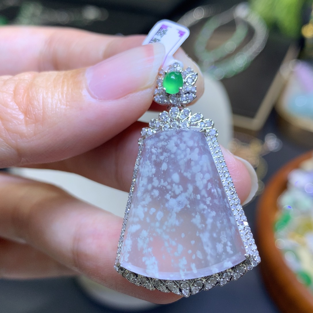 颈饰18K金镶嵌翡翠