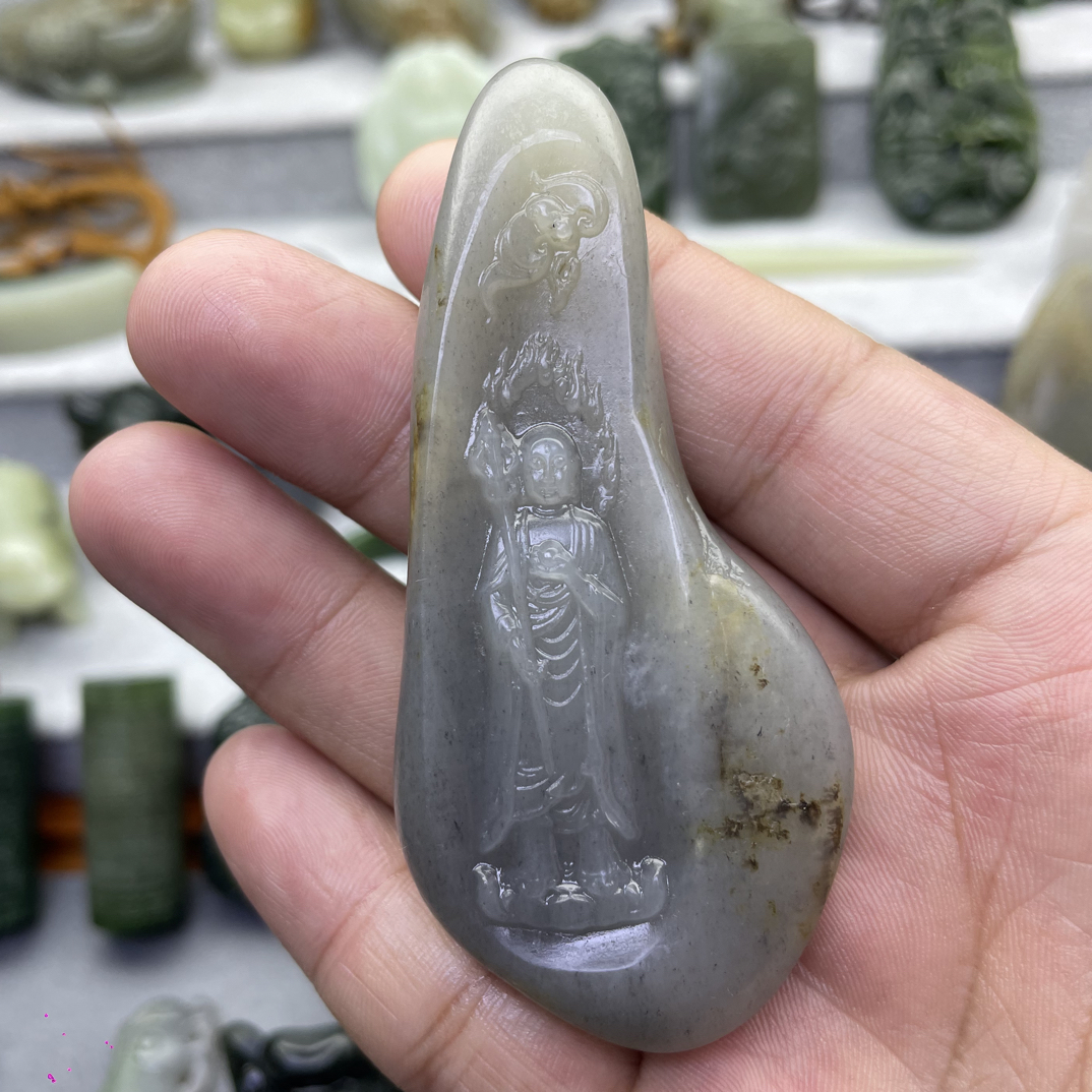 和田玉青花手工雕刻地藏王菩萨