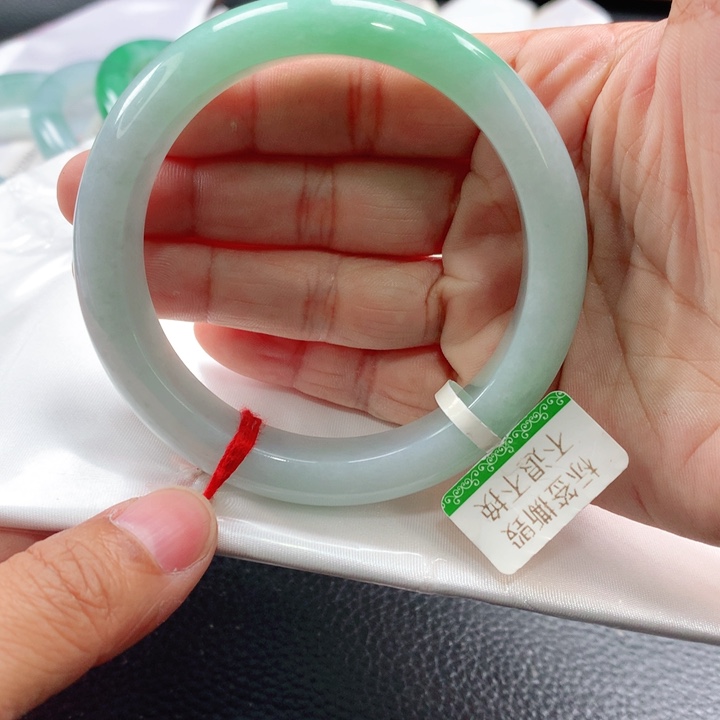 翡翠手镯未镶嵌5757575858