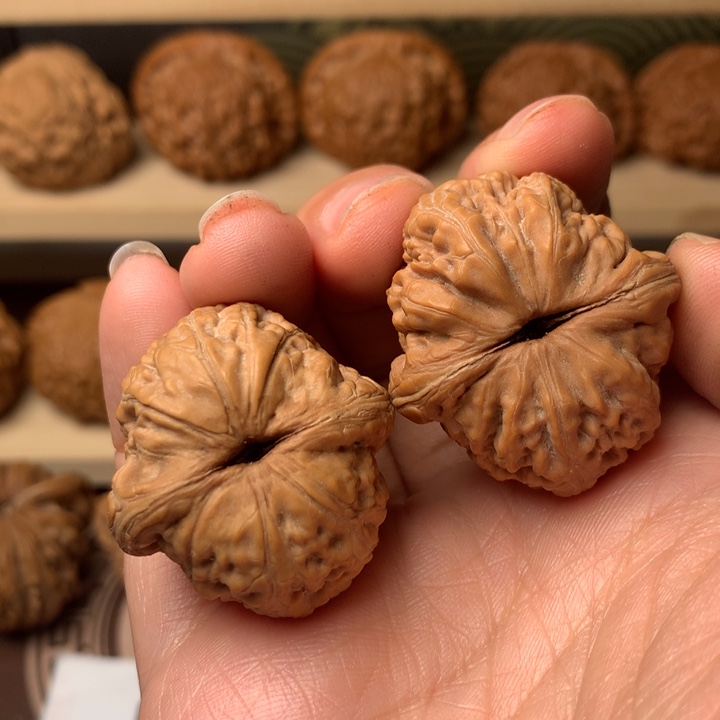 文玩核桃吊坠j***.元宝