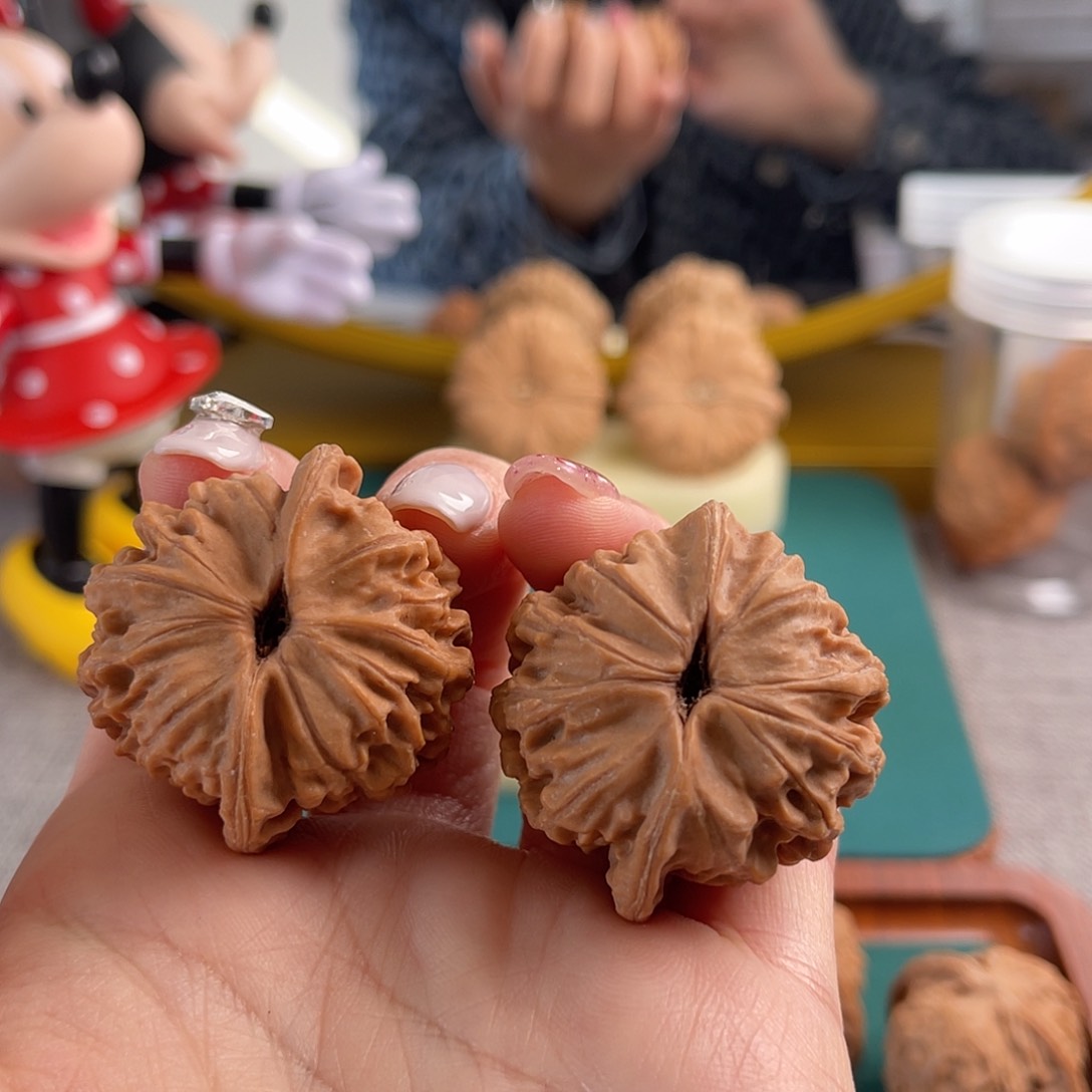 文玩核桃吊坠?****饿39天地